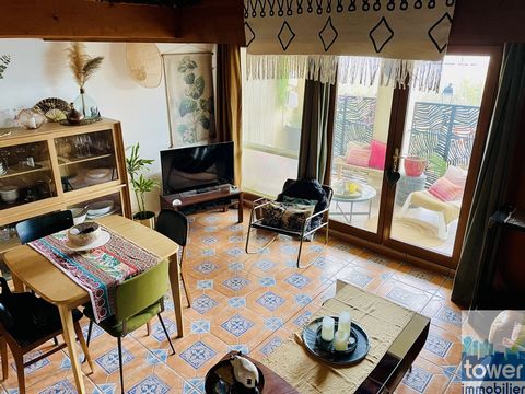 Located in Bages, 6kms from Narbonne, a stone's throw from all amenities, beautiful crossing village house, located on the 1st line at the entrance of the village on the road to the ponds. Bright, renovated and with a lot of character. Tiled and shel...