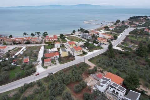 Property Code: 11410 - Apartment FOR SALE in Thasos Skala Rachoniou for €72.000 . This 40 sq. m. Apartment is on the Ground floor and features 1 Bedroom, an open-plan kitchen/living room, bathroom and a WC. The property also boasts tiled floor, view ...