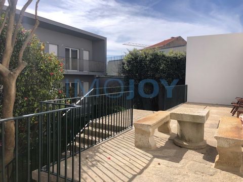 Great new 1 bedroom apartment, in the Vila Antónia Condominium with access by Senhora Street in Foz velha. The condominium consists of old building that has been recovered and a new building being in total 24 apartments, with garden inside. The apart...