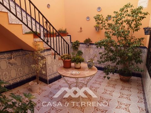 Charming Townhouse in Periana - Traditional Elegance and Comfort! Welcome to your new home in Periana, where tradition and comfort come together seamlessly. This lovingly designed townhouse features three bedrooms, each equipped with spacious built-i...