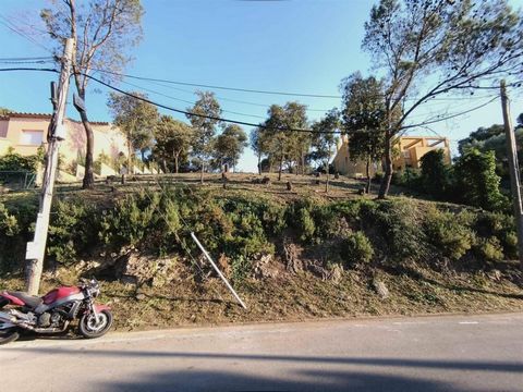 Plot located in the Residencial Begur urbanization at 1500 m from the centre of Begur. It can be built, a house of 441 m2. ;Urban parameters in the area:;Building surface: 0,60% ;maximum main occupation: 30%;Auxiliary building maximum: 10% ;Separatio...