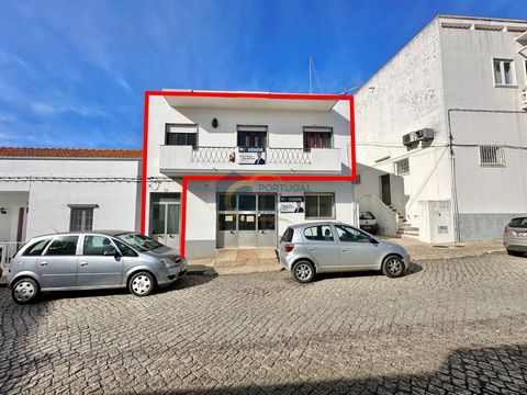 2-bedroom apartment in the center of São Bartolomeu de Messines. The apartment features two bedrooms, one bathroom, a living room with a balcony, a kitchen and a large terrace. The apartment is currently rented out. For more information, do not hesit...