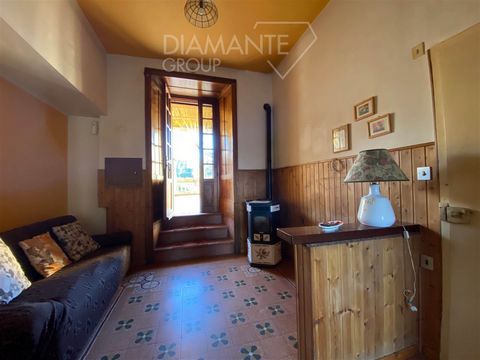 Marsciano (PG): First floor apartment of 84 sqm with living room, kitchenette, two bedrooms and bathroom. The apartment has double entrance, one from the condominium stairwell and the other from the terrace of 90 sqm. Completes the property a garage ...