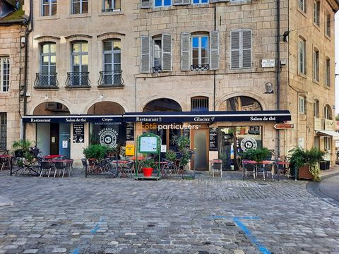 Emplacement no1 pour ce restaurant à l'entrée de la rue Pasteur de Dole, en activité depuis 2006. Petit loyer de 320 euros/mois. 50 places assises à l'intérieur et une terrasse annuelle de 44 places (demande de droit de terrasse à faire à la ville de...