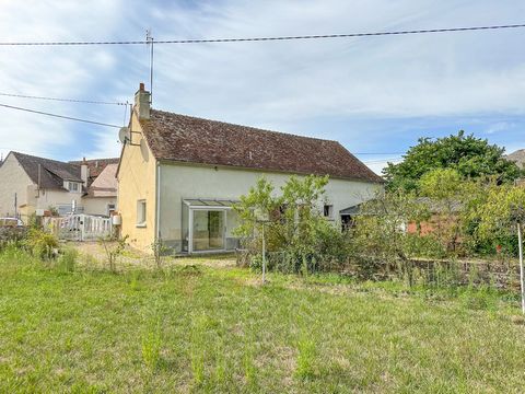 Come and discover this lovely property located in Ingrandes, 36 which is very close to the town of Le Blanc, where you’ll find supermarkets, a hospital, schools and much much more. Close by is Saint Savin, famous for its abbey and beautiful square. W...