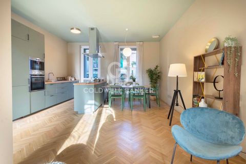 Finely renovated villa for sale in via Monte Generoso Milan The villa, completely renovated in 2023, has been brought to a high energy performance in class A3 and with a distribution of spaces designed to ensure a high level of comfort, with a combin...
