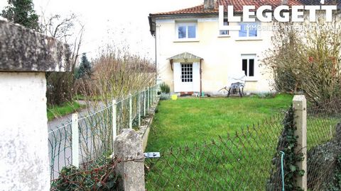 A26825DFA24 - House 4 minutes by car from Saint Astier town center and 10 minutes by bike. 2-storey house on 173 m² fully fenced plot with terrace comprising : - First floor: 1 fitted kitchen opening onto a living/dining room and leading to 1 boiler/...