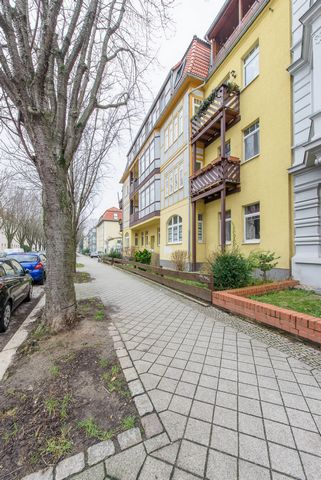 The apartment is located in the beautiful and central Stadtfeld-Ost in the rear of the building. The apartment is fully equipped so that you can move in immediately. There is a daybed in the living room, which offers an additional place to sleep. The...