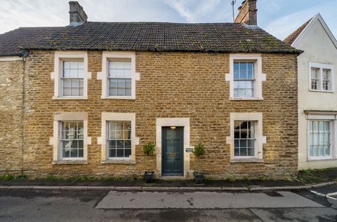 Positioned right in the heart of the pretty village of Beckington, just a short distance from the vibrant market town of Frome, Valentine House offers both period living and modern comfort. Originally owned by the village baker, recent years have see...