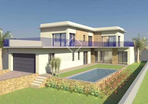 This spacious, newly built modern design villa is located in Mas Pla, in a privileged development in Santa Cristina d'Aro next to the Pitch&Putt Mas Torrellas golf countryside . The villa has 298 m² built on a flat plot of 711 m². All its rooms enjoy...