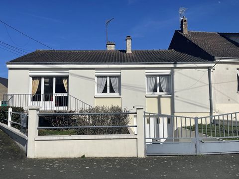 I offer to accompany you for the purchase of this pretty house in the town of Déols. With a surface area of 77 m2 it consists of a living room of 25m2, a kitchen opening onto the garden, two beautiful bedrooms of 12 m2, a shower room and separate toi...