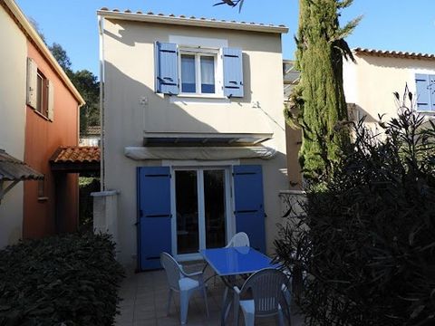30140 Anduze, in a quiet and secure residence with swimming pool, house offering a living room with fully equipped open kitchen opening onto the terrace, 2 bedrooms with storage and shower room upstairs. Separate toilet on the ground floor. Garden wi...