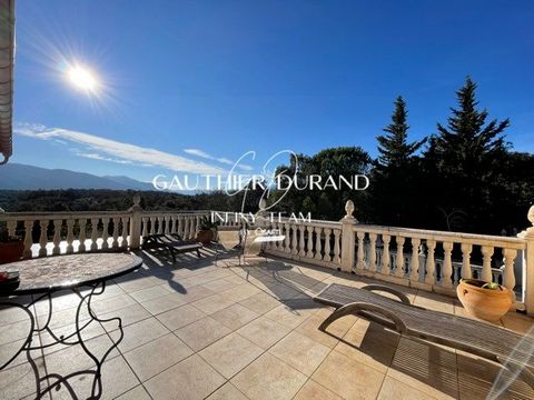 Splendid house between land and sea in Ceret, Pyrénées-Orientales Close to the prestigious Ceret Museum of Modern Art, this magnificent property offers breathtaking panoramic views of the majestic Vallespir mountains, with a total area of ??272 m² an...