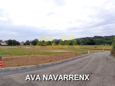 This flat land of more than 1.000 m2 is located in a quiet village environment. It is equipped with electricity and telephone boxes, as well as the water manhole, in place on the ground. Individual sanitation is to be expected. It is 5 minutes from N...