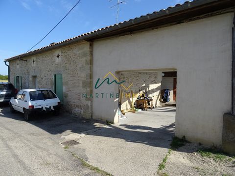 In a quiet area, this house is divided into 2 T3 dwellings, both rented (520 euros each). The 2 units were completely renovated in 2004 (including the roof). They all have 2 on the ground floor of a living room, kitchen, pantry, toilet, shower room a...