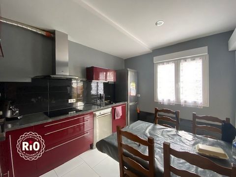 Family or couple, come and discover, in a quiet and residential street of Blénod-lès-Pont-à-Mousson, a large bright terraced house with a living area of about 142 m2 with garden and terrace facing South-East with 4 bedrooms. Environment: Shops, schoo...