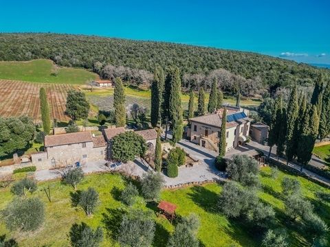 Whether as a vacation home or as an investment: a property in San Gimignano is always an excellent idea, especially when it is in such a beautiful location as this property. The property blends harmoniously into the picturesque surroundings of this a...