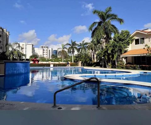 Descripción de la Propiedad: Este encantador departamento estilo caribeño está ubicado en una zona exclusiva a solo 3 minutos del mar. Situado en el segundo piso, cuenta con una cocina funcional, sala y comedor, 2 amplias recámaras y 2 baños.  La car...