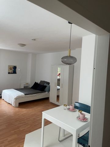 Wir vermieten unser neu eingerichtetes Apartment in der Südstadt in unmittelbarer Nähe zu Rhein, TH und mitten im Szeneviertel der Südstadt und dennoch ruhig. Ideal für Pendler. Restaurants, Cafes sind ganz nah. Das Appartment liegt ideal- sowohl zum...