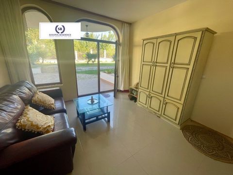 Vendo un apartamento de tres dormitorios en el complejo Green Hills, Sozopol, tipo dúplex y consta de: - primer nivel: amplia sala de estar, cocina independiente, aseo - segundo nivel: 2 dormitorios, baño con inodoro y cabina de ducha. Desde la sala ...