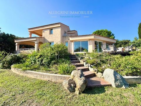 Très belle villa située dans un quartier résidentiel de la plaine de Monticello, dans un environnement calme et verdoyant la propriété offre des vues sublimes sur la mer et le Cap Corse. L'exposition est Nord-Est, mais la villa est traversante et l'o...