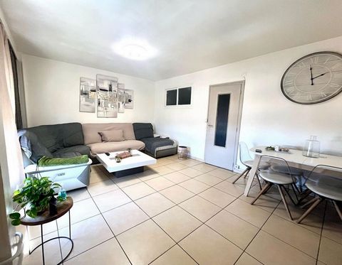 Vous souhaitez investir dans un bien avec une rentabilité Net de 8% et idéalement localisé à deux pas de la Gare st Charles?? Je vous présente cet appartement de type 3 de 55m² au 12e étage avec ascenseur d'un IGH . Vous apprécierez sa luminosité ain...