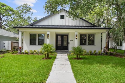 Under Construction. Completion mid August. Welcome to your new dream home in Winter Park, Florida! Conveniently nestled just steps away from Park Avenue's charming shops and restaurants, this 2,955 square feet residence is currently being crafted by ...