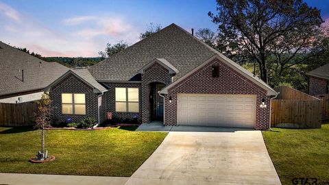 SELLERS ARE OFFERING $5,000 IN CONCESSIONS OR PRICE REDUCTION...BUYER'S CHOICE! Stunning and immaculate 2023 built Hunt Home in fabulous Cherokee Ridge! Set on a spacious lot with breathtaking views, you will fall in love with this better-than-new pr...