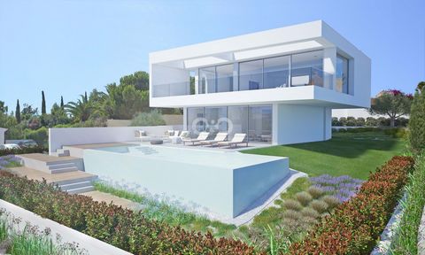 Moderne villa met uitzicht op zee in Praia da LuzDit moderne villa ligt in Praia da Luz, op 15 minuten lopen van het strand en de voorzieningen. Bestaande uit: 3 slaapkamers met en-suite badkamers (met jacuzzi en douchekolom), 1 gemeenschappelijk toi...