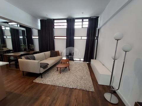 Charmant loft de 102,8 m2 au rez-de-chaussée et débarras de 7,3 m2 dans le quartier animé de Poblenou à Barcelone. Avec un aménagement ouvert et moderne, ce loft offre beaucoup d’espace de vie qui allie un style contemporain à des éléments industriel...