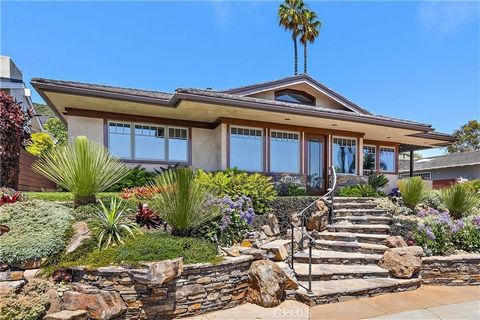 Increíble oportunidad en la comunidad frente al mar de Three Arch Bay. Detalles sofisticados en toda esta casa de estilo artesanal con un toque tropical, que brinda relajación costera y comodidad como casa principal o de vacaciones. Único nivel único...