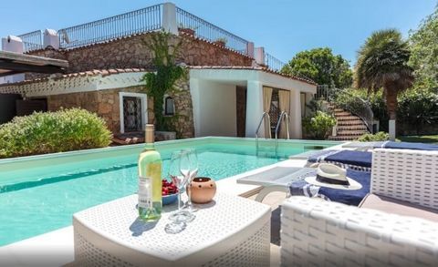 Magnifique villa Ginepro, piscine privée, vue panoramique sur la mer, à 700 mètres de la plage La Villa Ginepro se trouve à 900 mètres de la plage, parfaite pour la plongée en apnée. Il a une vue splendide sur la mer en face de Molara et de l’île de ...