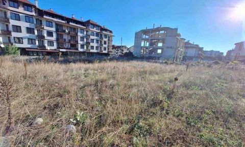 Agenzia SUPRIMMO: ... Presentiamo un grande appezzamento di terreno in vendita, con un'ottima posizione a Bansko, a 1 km dall'impianto di risalita di Bansko. Un investimento eccezionale, in quanto c'è una grande opportunità per costruire case vacanza...