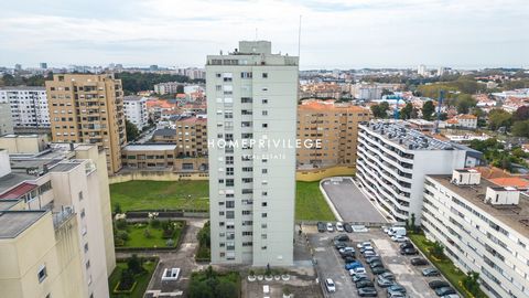 Découvrez votre nouvelle maison ou votre investissement dans le cœur animé de Porto, avec ce charmant appartement de 2 chambres situé au 1er étage, juste à côté du prestigieux hôtel Starinn. Avec un emplacement privilégié, cet appartement offre plus ...