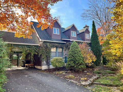 This charming Canadian home offers a large wooded double lot, ensuring complete privacy, with an in-ground pool and neat landscaping. Inside, you will have the possibility to create up to 7 bedrooms, perfect for a large family or specific needs. The ...