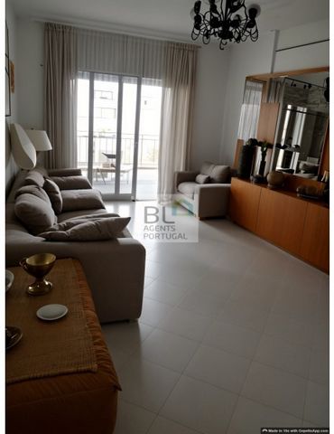 We present this bright 2-bedroom apartment, with a total area of 98 m² and 90 m² of usable space, located in one of the most sought-after areas of Quarteira. Situated on the 3rd floor of a building with an elevator, this property is in good condition...