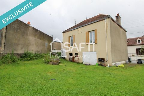 Située à Montceau-les-Mines (71300), cette propriété bénéficie d'un environnement paisible et proche des commodités et des transports en commun. Cette maison sur sous sol de 56 m², implantée sur un terrain de 834 m², possède une cuisine, une salle, u...