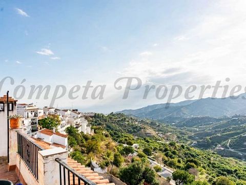 This charming large townhouse in the picturesque village of Frigiliana presents an exciting investment opportunity for those looking to create a unique residential or rental property. Nestled in one of Spain's most beautiful villages, this home boast...