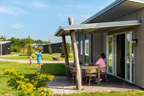 Bienvenido a su encantador refugio en Slagharen, donde le esperan las encantadoras cabañas. Enclavadas en un entorno tranquilo, estas exclusivas instalaciones están impregnadas de un auténtico encanto y ofrecen todo lo que necesita para una escapada ...