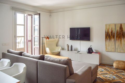 ALQUILER DE TEMPORADA. DISPONIBLE 05 DE DICIEMBRE. Espectacular piso de 80 m2 en una preciosa finca regia con ascensor en el centro histórico de Barcelona, junto a Plaza Universitat y Plaza Catalunya. La vivienda ha sido reformada combinando elemento...