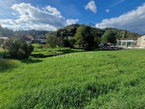 www.biliskov.com ID: 14727Gornja Dubrava, ČučerjeZu verkaufen: Baugrundstück mit einer Fläche von 962 m² in einer Wohnzone (Stadtregel 2.1). Auf dem Grundstück kann ein Gebäude bis zu 400 Bruttogeschossfläche (BGF) auf zwei überirdischen Ebenen erric...