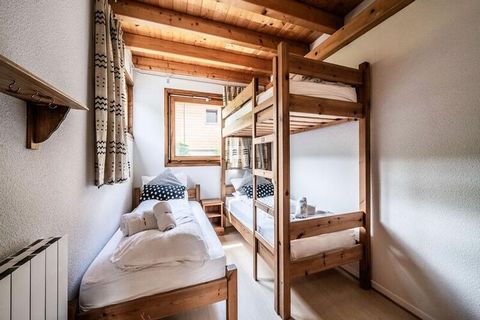 Located on the Route de la Plagne, with easy access to the centre and ski lifts. 10 minutes walk from the shops. On the free shuttle line that serves Super Morzine and Pleney. Spacious chalet with attached apartment comprising: Ground floor: entrance...