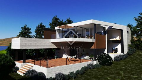 Villa Emma is a new build house with a modern style in the middle of the construction phase in S'Agaró. The property has an area of 500 m² built on a 690 m² plot . The property has high ceilings and is distributed over two floors. We enter through th...