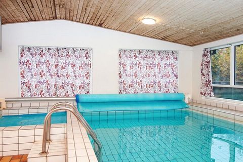 Qualunque sia la stagione e questo cottage per famiglie è sempre un ottimo posto dove stare. Nella sezione piscina della casa, dove si trova anche una piscina per bambini, tutta la famiglia potrà sfruttare al meglio la giornata. Dopo una lunga giorna...