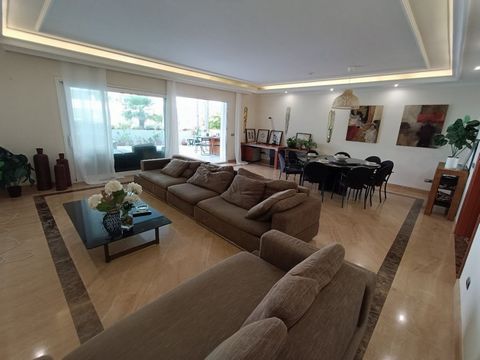 Located in Puerto Banús. walking to banus, very complete community, gym, indoor swimming pool, cafeteria, security 24h, sauna , beatiful gardens Ground Floor Apartment, Puerto Banús, Costa del Sol. 2 Bedrooms, 2 Bathrooms, Built 157 m², Terrace 70 m²...