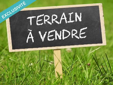 Opportunité unique en plein bourg - Terrain de 529 m². Lot C, libre de constructeur. Proche de toutes les commodités, réseau de transport régulier Aléop pour accéder à la métropole (ligne 333). Le terrain dispose d'une façade de 12.31m et d'une profo...