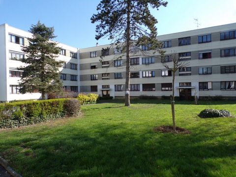 Situé à Brunoy (91800) à deux pas de l'école ST PIERRE, cet appartement bénéficie d'un emplacement idéal dans une ville prisée pour son charme authentique et sa tranquillité. Proche des commerces, écoles et espaces verts, il offre un cadre de vie agr...