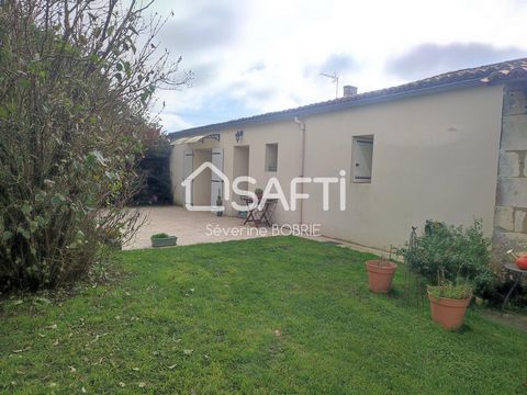 Découvrez cette charmante maison à la campagne, idéalement située sur la commune de St Savinien offrant un cadre paisible tout en restant à proximité des commodités accessibles en quelques minutes en voiture. Vous serez également à 15mn de Saint Jean...