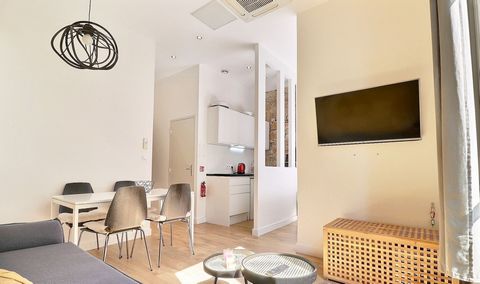 Ce super T1, meublé, équipé et tout inclus à Lyon unit confort et design. Il offre de nombreux équipements comme un lit confortable avec couette et oreillers, machine à café, internet haut-débit, télévision écran plat et machine à laver (dans l’immeu...