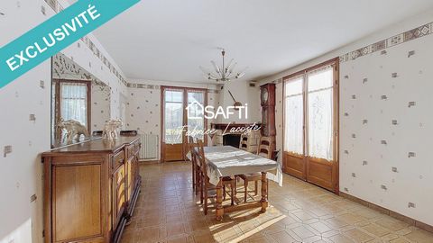 This charming single-storey house, built in the 1970s, sits on a vast 2225 m² plot. It offers 103 m² of living space, with a functional layout of rooms: a convivial dining room, a kitchen, a utility room, as well as a corridor leading to a bathroom a...